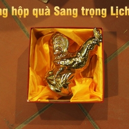 Tượng gà vàng Sang trọng làm quà tặng gốm sứ Bát Tràng Tượng gà vàng Sang trọng làm quà tặng gốm sứ Bát Tràng