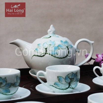 Bộ ấm trà cao cấp dáng chóp lửa vẽ sen xanh (Men trắng)
