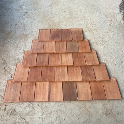 Ngói ManVillas màu gỗ đỏ