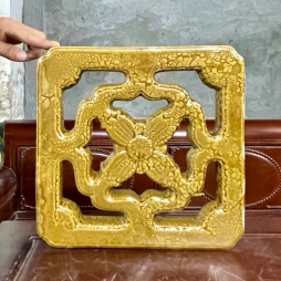 Gạch thông gió hoa roi men hoàng kim 40x40 (cm)