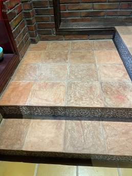 gạch gốm vân loang lát nền chiếu nghỉ