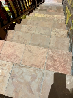 gạch mộc vân loang lát bậc thang
