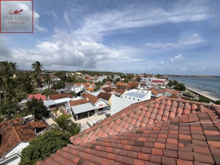 Ngói Địa Trung Hải tone trầm ứng dụng biệt thự ven biển 01