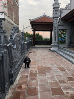 gạch cổ bát tràng lát nền nhà thờ tổ