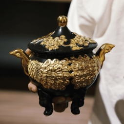 Nồi hoàng cung dát vàng (Đen) Nồi hoàng cung dát vàng (Đen)